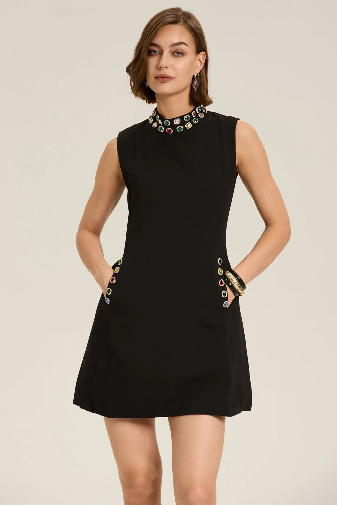 Güzel Kristal Süslemeli Kolsuz Mini Elbise