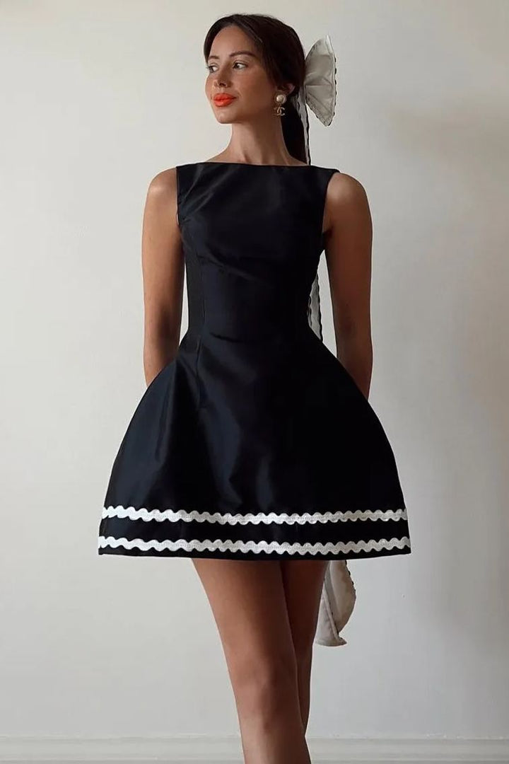 Jacqueline Kayık Yaka Sırtı Açık Mini Saten Elbise