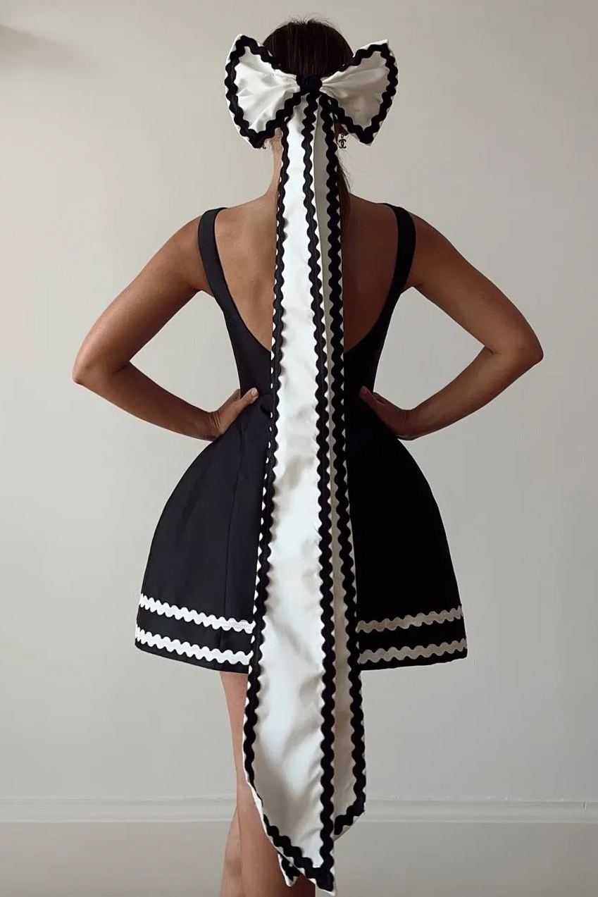 Jacqueline Kayık Yaka Sırtı Açık Mini Saten Elbise