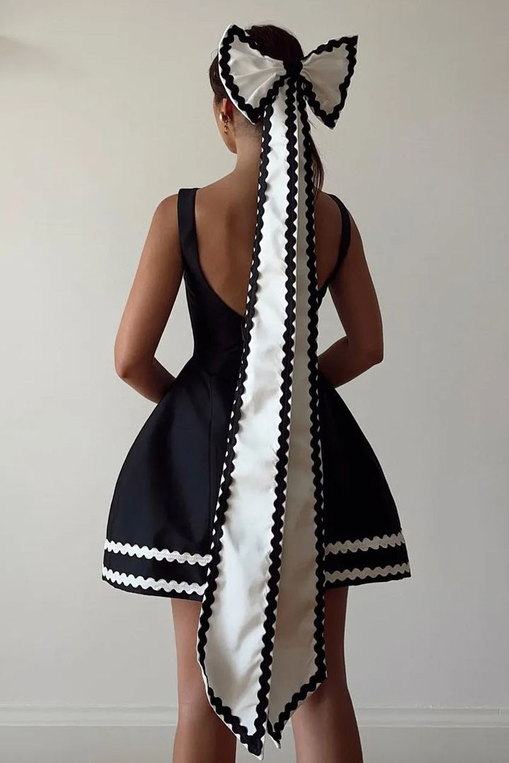 Jacqueline Kayık Yaka Sırtı Açık Mini Saten Elbise