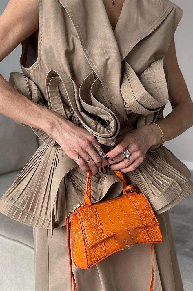 Suzanne Yaka Yaka Fırfırlı Polyester Üst