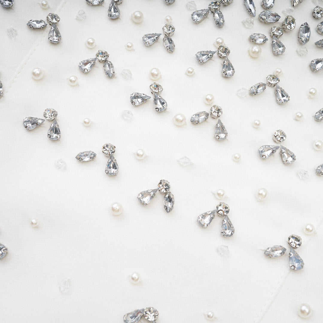 Radiance Elegance Beyaz Taş İşlemeli Straplez Mini Elbise