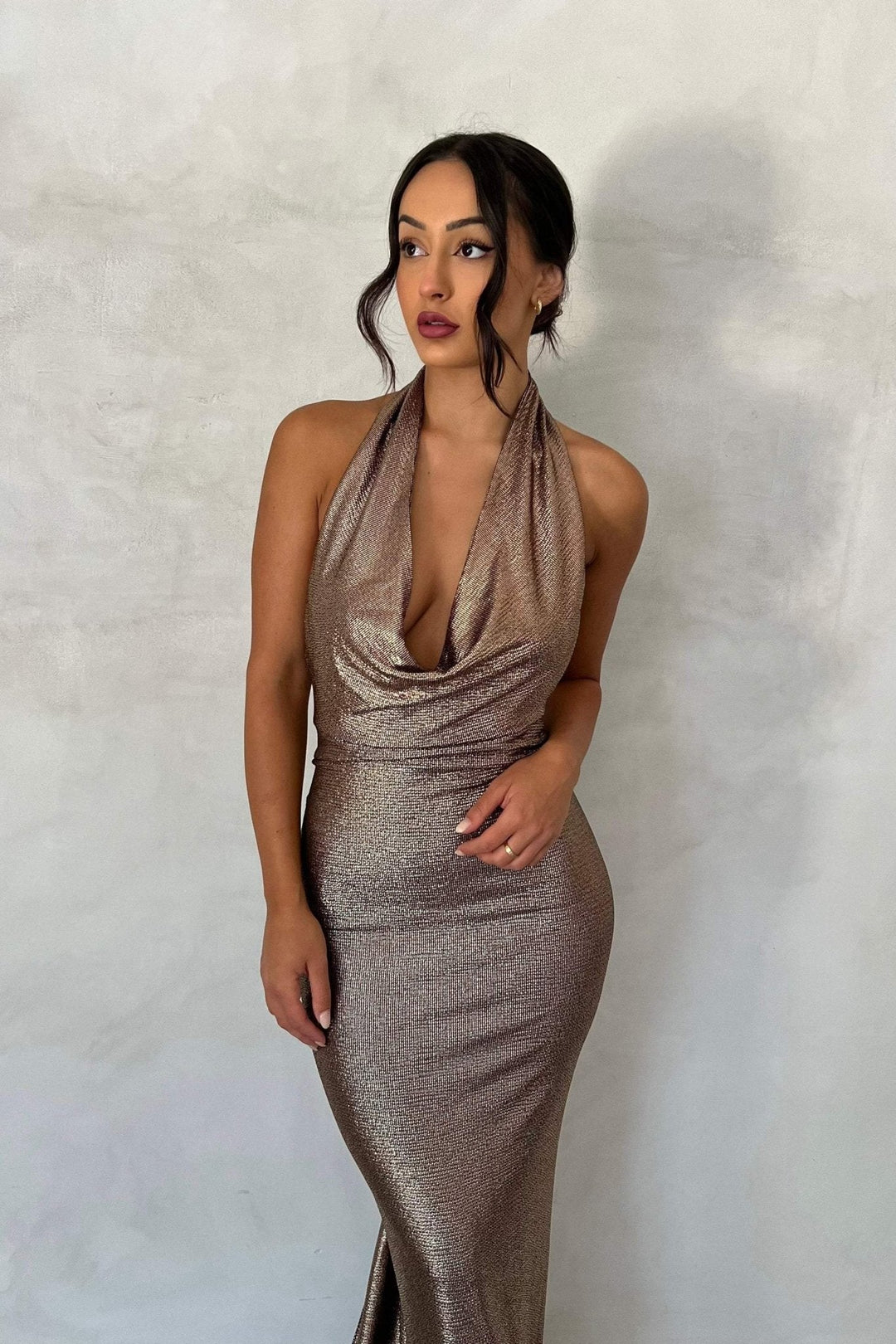 Ophelia Boyundan Bağlı Sırtı Açık Uzun Elbise