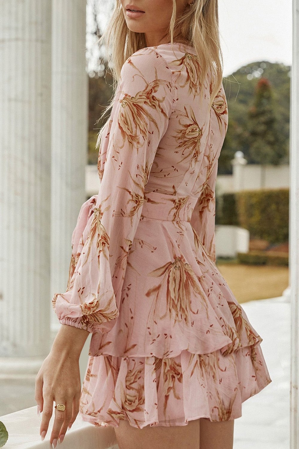 Paerl Baskılı V Yaka Kemerli Katlı Mini Elbise