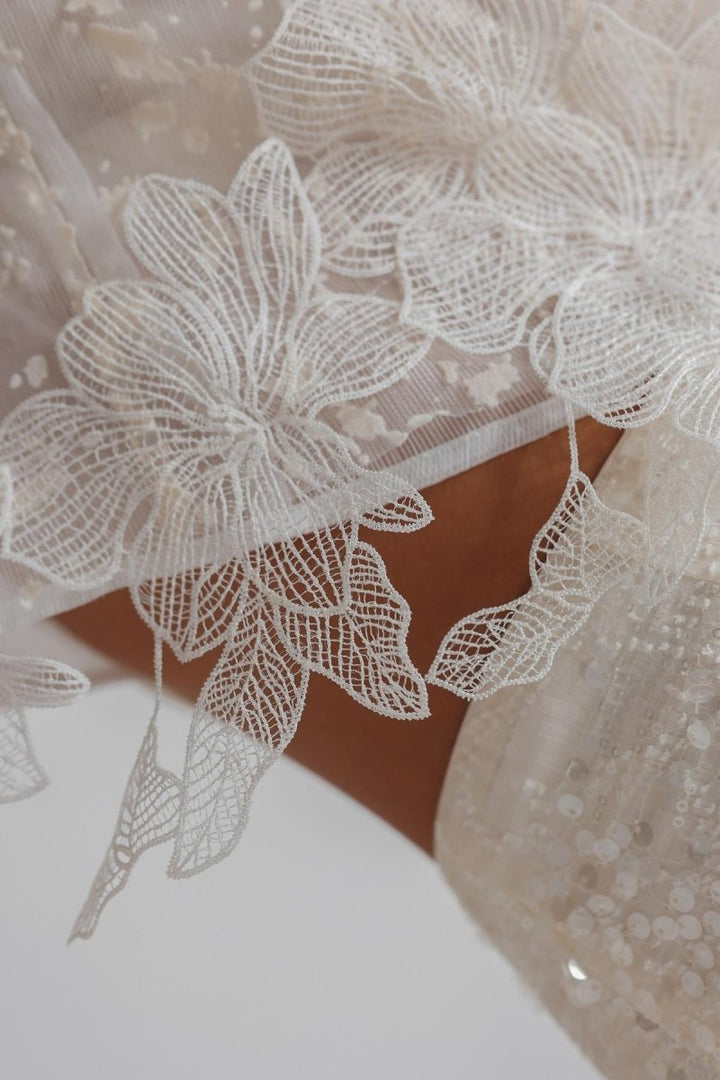 Penny İşlemeli Dantelli Camiş