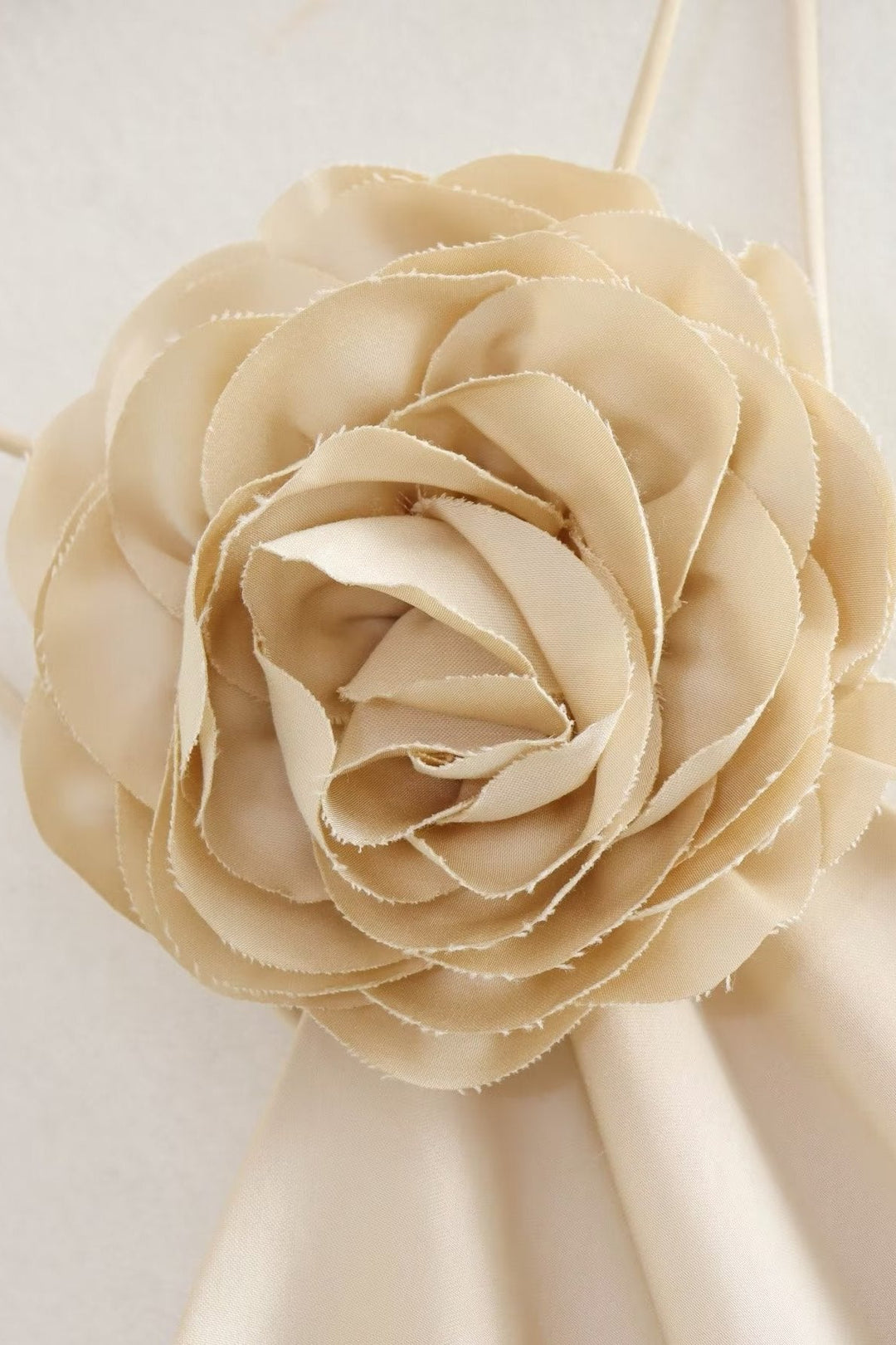 Sia Çıkarılabilir Gül Boyundan Bağlamalı Midi Elbise