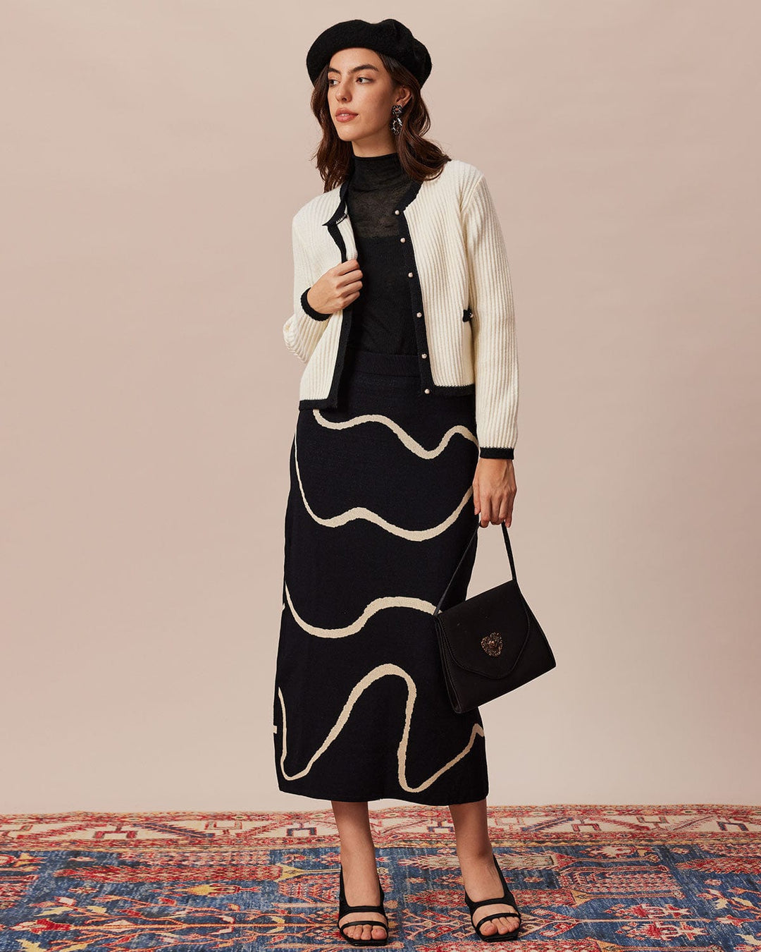 Bej Renkli Yuvarlak Yaka Kontrast Şeritli Hırka