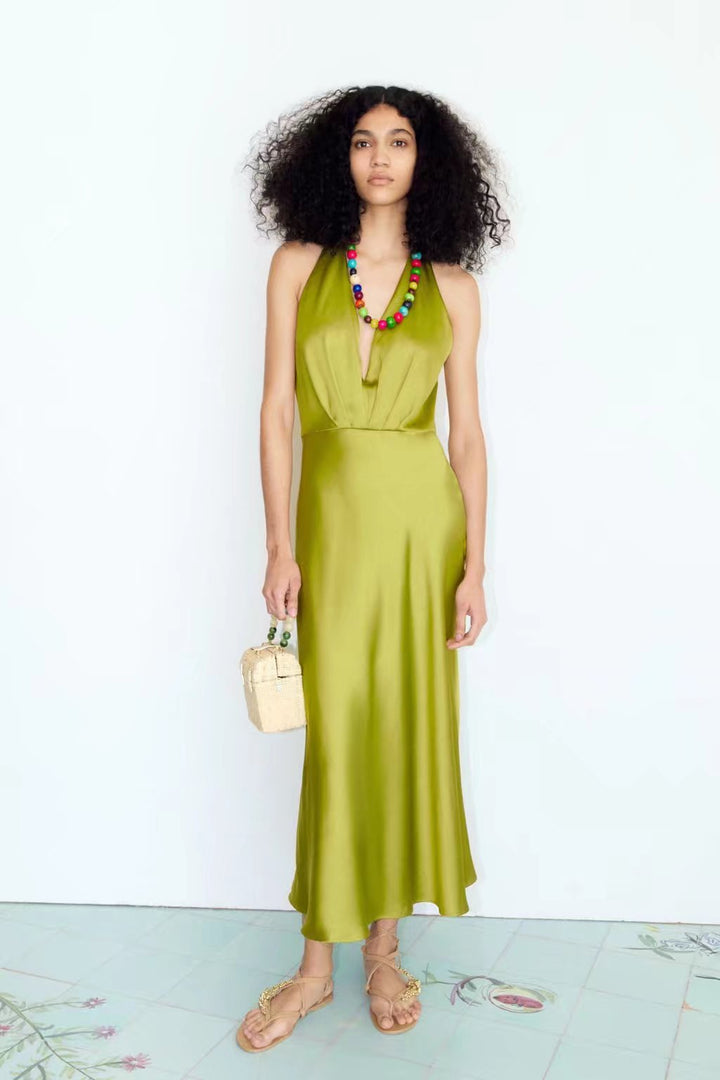 Vera Sırtı Açık Boyundan Bağlamalı Dokulu Saten Midi Elbise