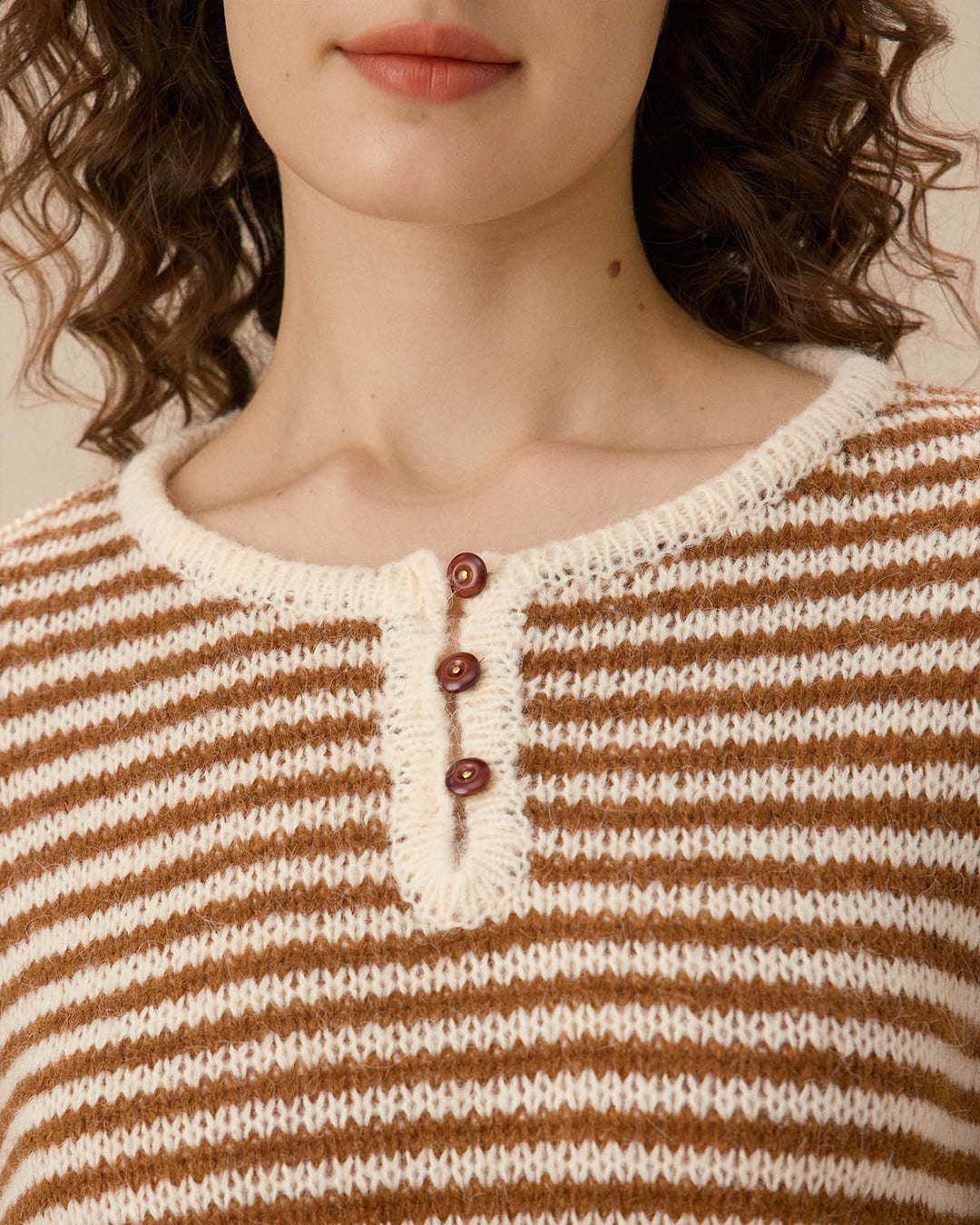 Kahverengi Çizgili Düşük Omuzlu Kazak